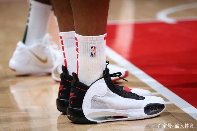 张镇麟37分辽宁胜上海 沈梓捷22分深圳胜天津